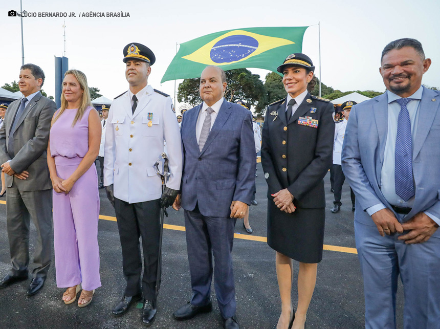 Ibaneis e Celina Leão comemoram homologação de curso de formação de praças da PMDF