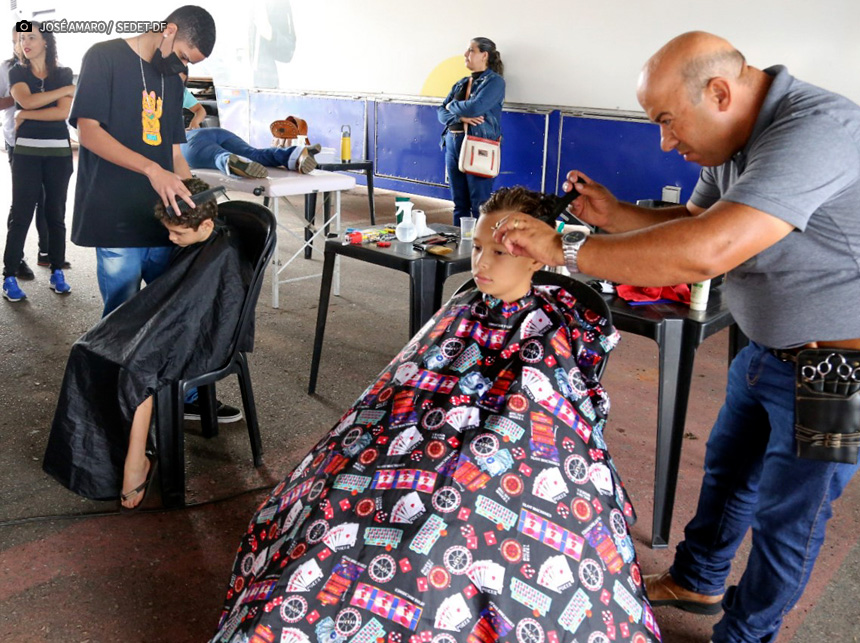 Programa QualificaDF Móvel forma mais 719 alunos