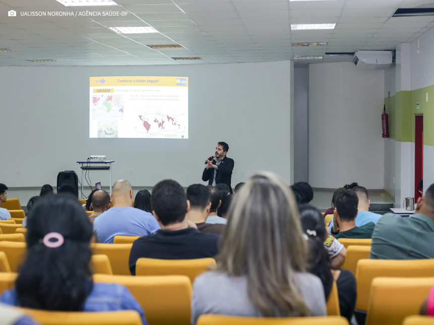 Saúde treina professores da rede pública no combate à dengue no DF