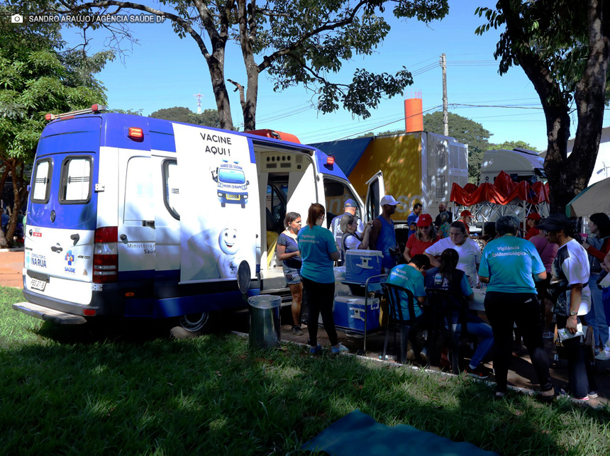 Secretaria leva vacinação e serviços de saúde durante ação extramuros em Planaltina