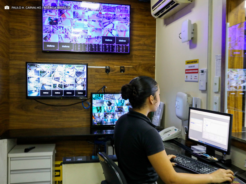 Comerciantes do Conic passam a contar com botão de emergência para reforçar segurança na região