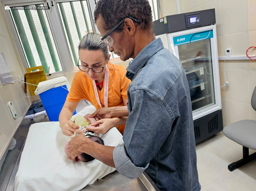 Bebês nascidos no Hospital Regional de Santa Maria recebem vacina BCG nas primeiras horas de vida