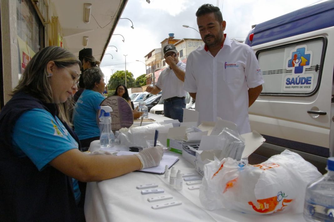 Carro da Vacina leva mais de 41 mil doses para a população do DF