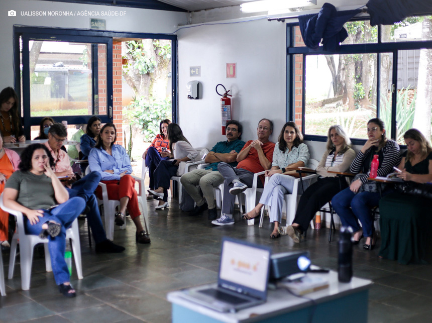 Adolescentro promove palestras contra abuso e exploração sexual de jovens