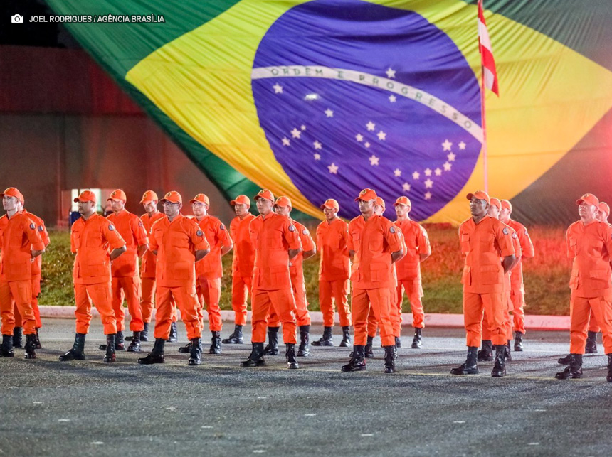 Ibaneis promove 111 bombeiros militares