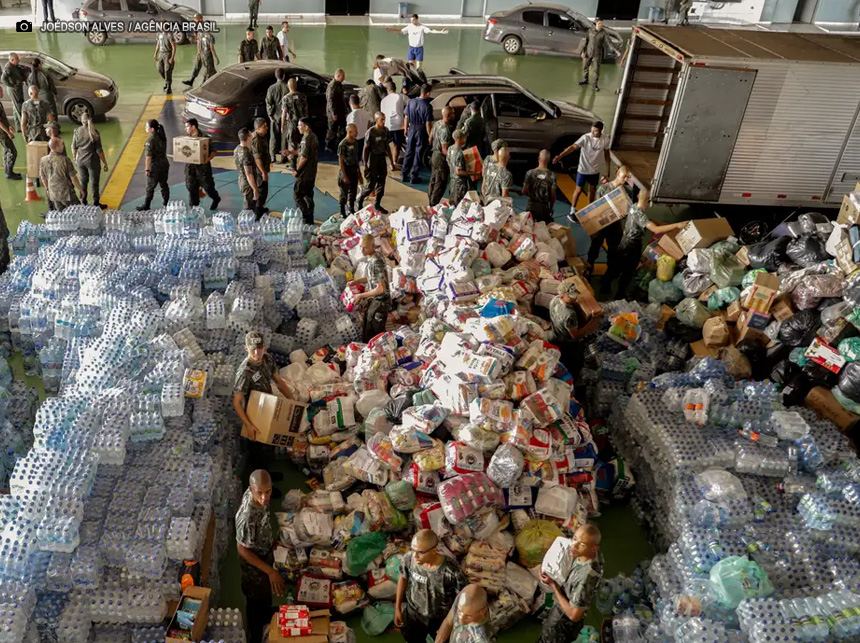 Brasilienses fazem fila para doações a vítimas das enchentes no Rio Grande do Sul