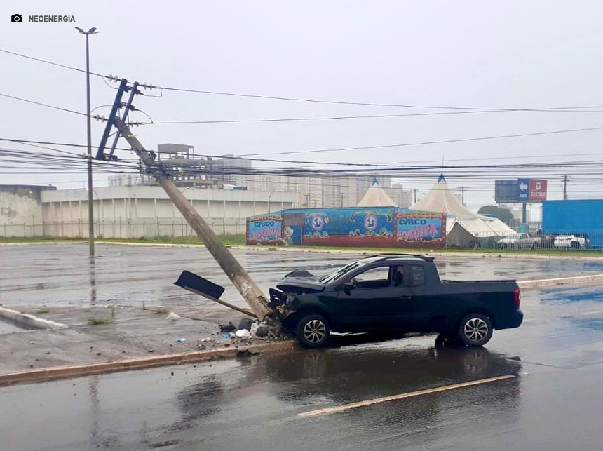 Maio Amarelo: Mais de 41 mil brasilienses tiveram o fornecimento de energia interrompido por causa de colisões de veículos em postes
