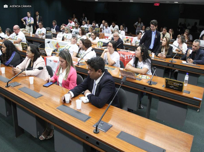 Enfermeiros pedem jornada de 30 horas e recebem apoio na Câmara