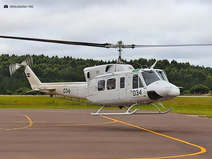Helicóptero uruguaio ajuda em operações de resgate no Rio Grande do Sul