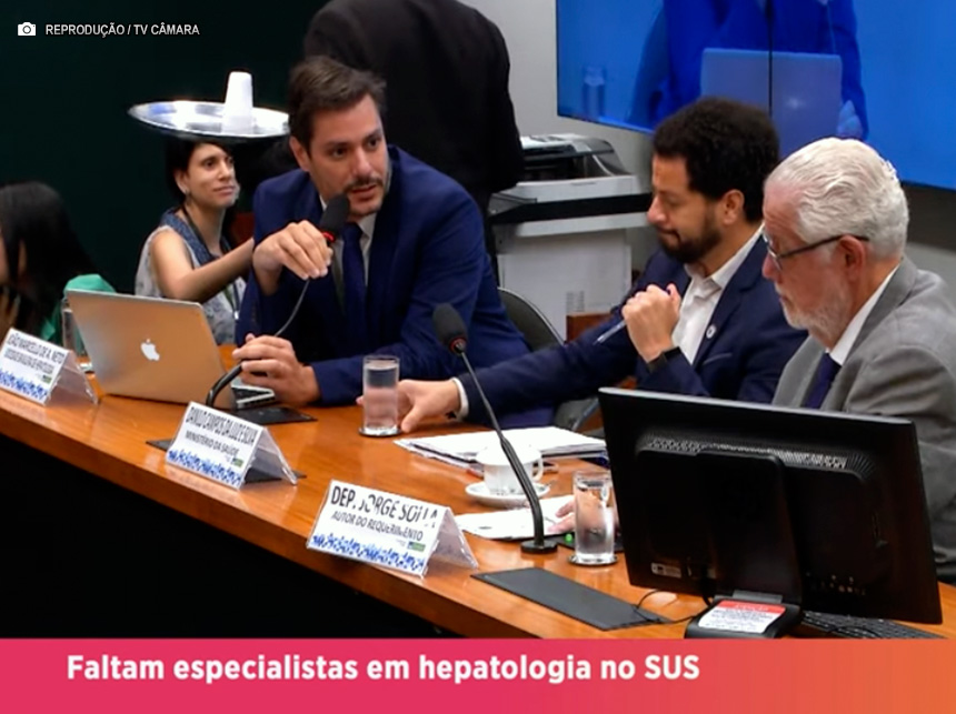 Faltam médicos especialistas em doenças do fígado em todo país, apontam debatedores