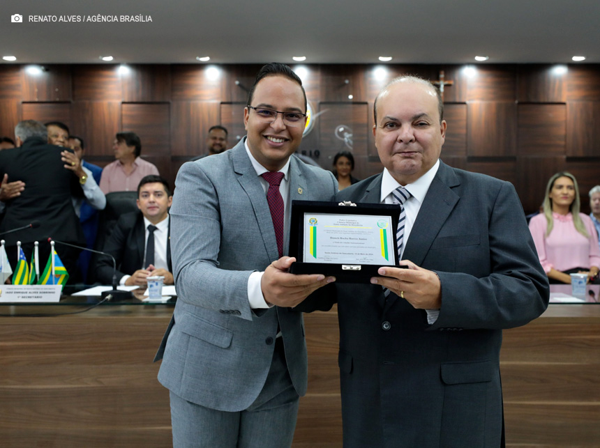 Governador enaltece papel do Entorno ao ser homenageado em Santo Antônio do Descoberto