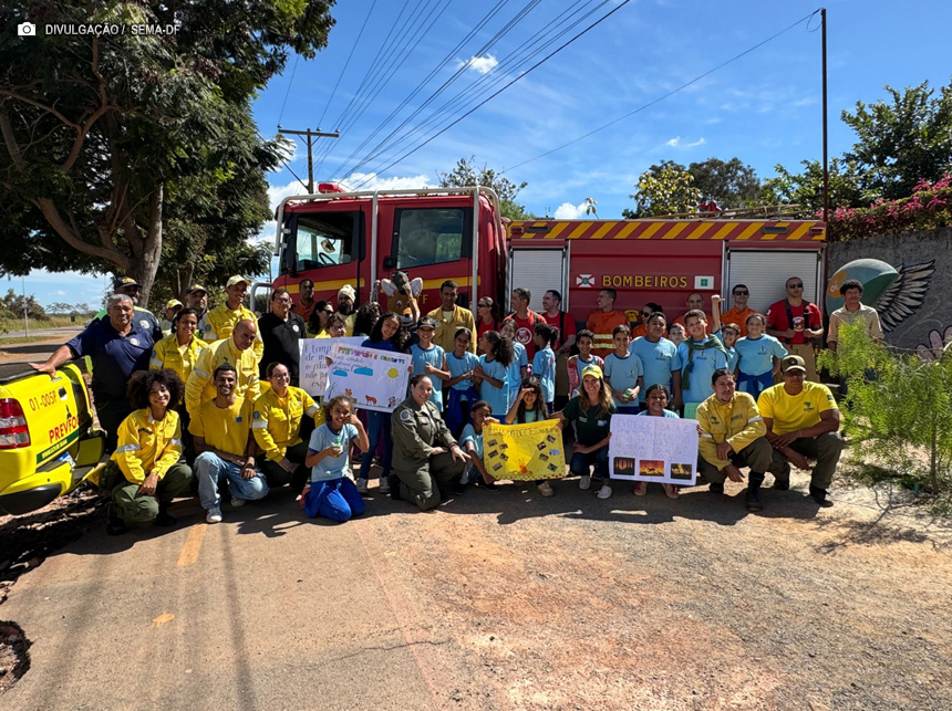 Estudantes participam de blitz educativa para prevenção de incêndios florestais