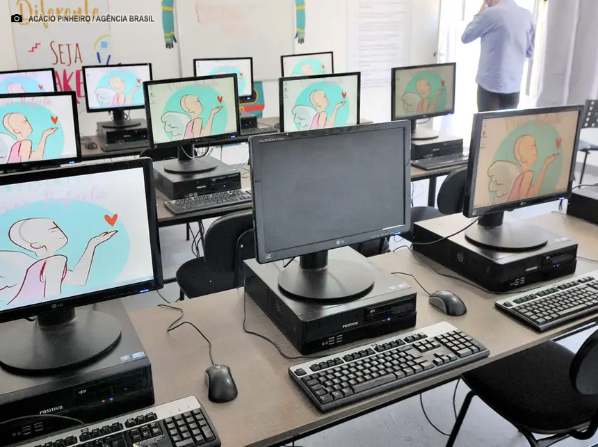 Apenas 11% das escolas têm internet na velocidade certa, diz pesquisa