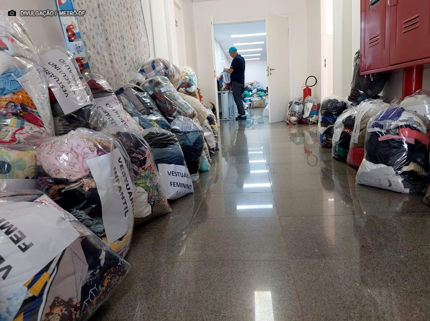 Metrô-DF suspende temporariamente coleta de roupas e água para as vítimas do Rio Grande do Sul