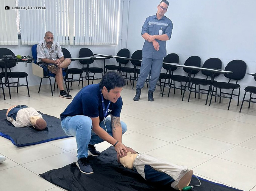 Curso para primeiros-socorros em ambientes escolares inicia aulas práticas