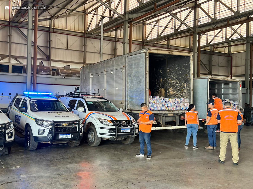 Receita do DF envia oito toneladas, de doações apreendidas, para o Rio Grande do Sul