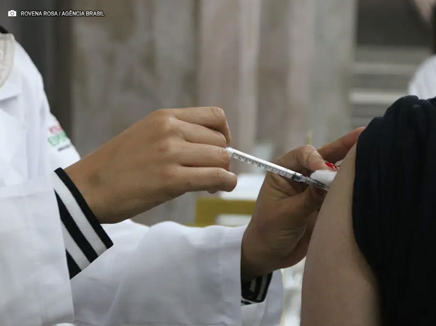 SpikeVax: DF começa a aplicar nova dose contra a covid-19