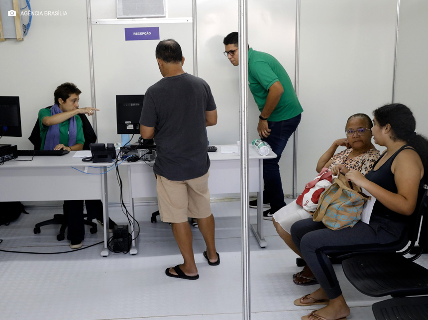 Tendas de acolhimento de pessoas com dengue chegam a quase 18 mil atendimentos