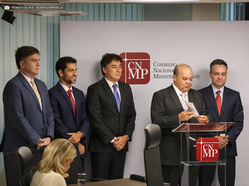 Ibaneis assina plano de ação que efetiva políticas para pessoas em situação de rua