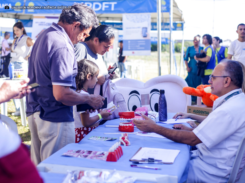 População de Samambaia recebe mais de 840 doses de vacinas e 1.100 kits odontológicos