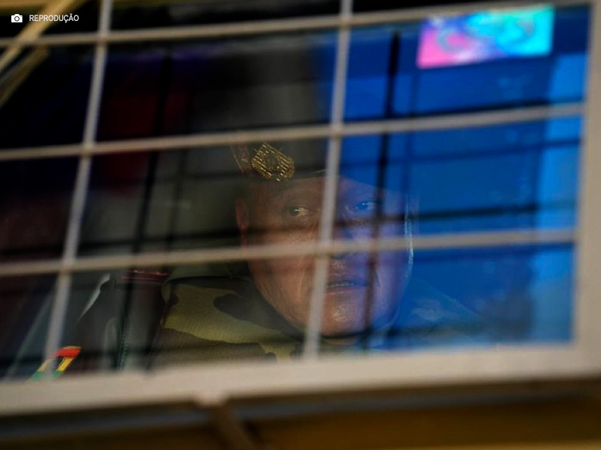 Com tentativa de golpe em curso na Bolívia, Arce troca comando militar