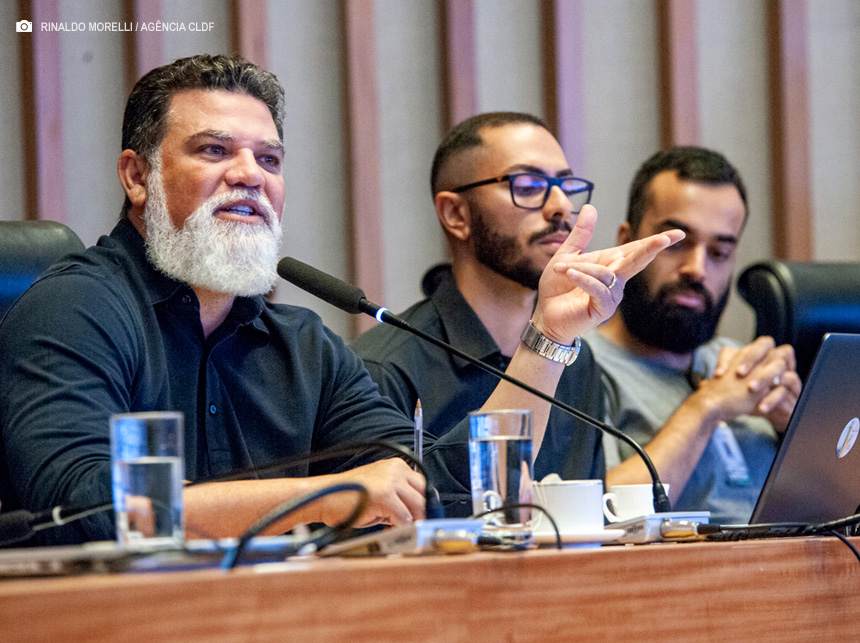 Em audiência, Vianna cobra regulamentação do bolsa estágio a estudantes da área da saúde