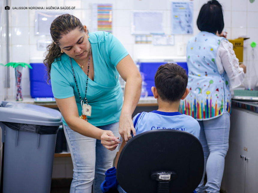 Secretarias de Saúde e Educação garantem vacina contra dengue para estudantes da rede pública