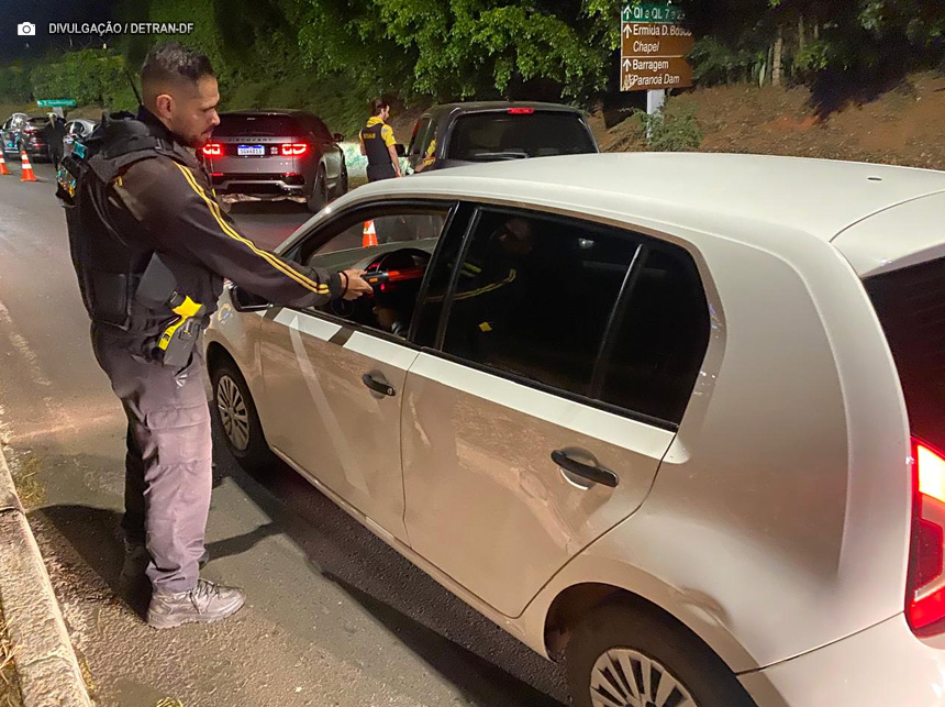 Detran-DF flagra mais de 55 condutores alcoolizados no fim de semana
