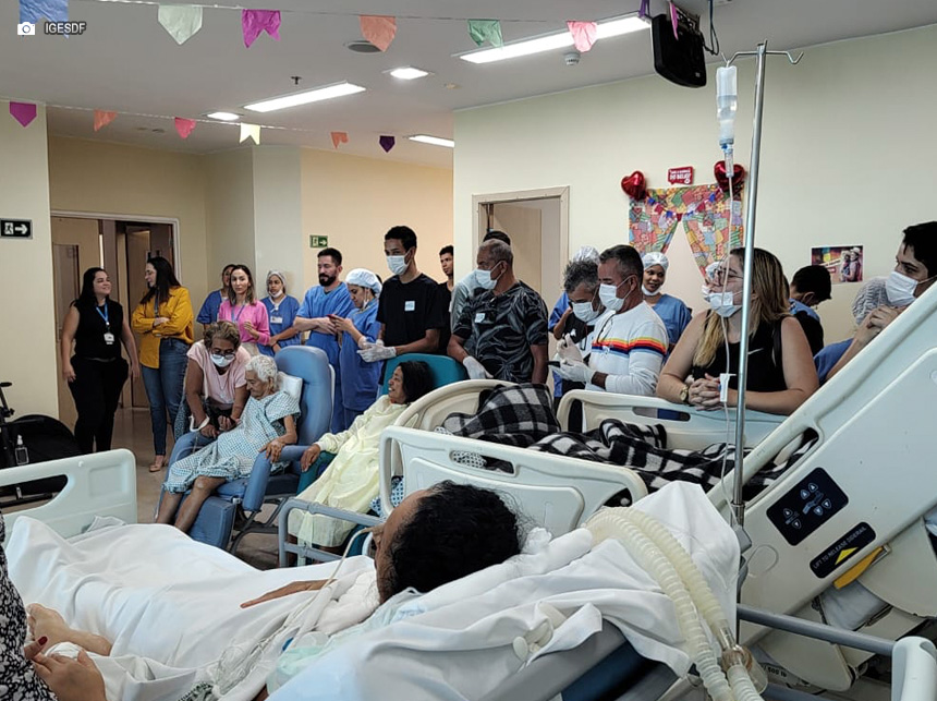 Equipe da UTI adulto organiza festa junina para pacientes da unidade