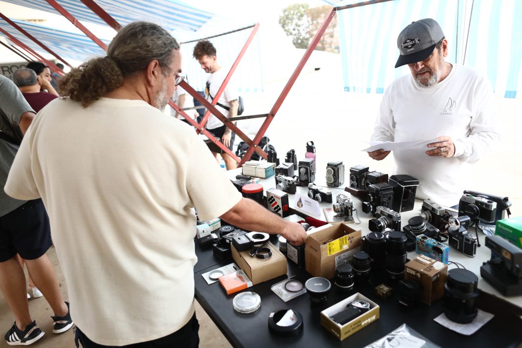 Feira “Filme Queimado” de fotografia analógica ocupa a Biblioteca Nacional