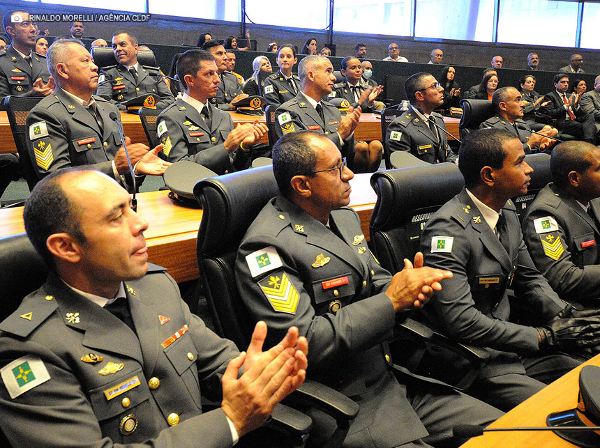 “O que vocês fazem nos orgulha”: afirma Roosevelt, em homenagem ao Corpo de Bombeiros do DF