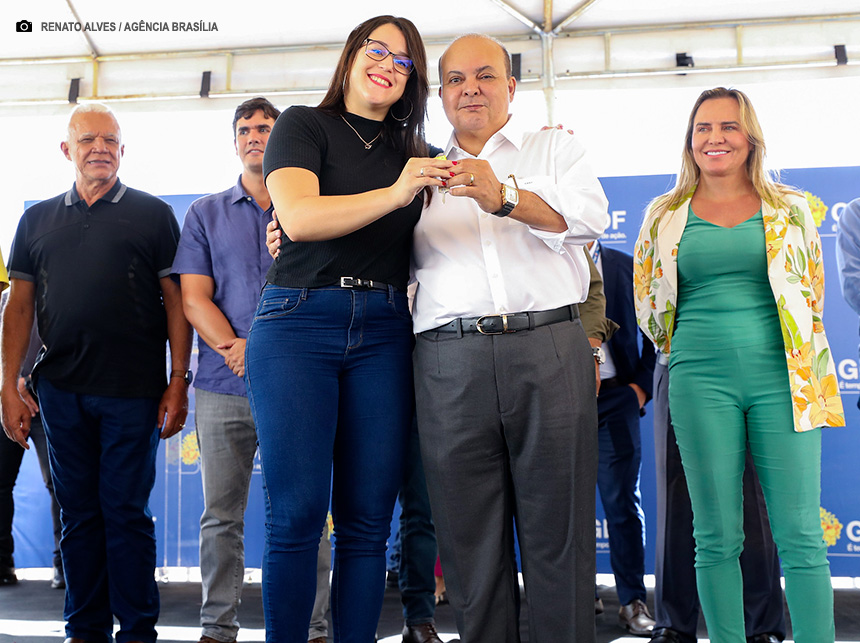 Ibaneis e Celina Leão realizam entrega da casa própria para mais 2,3 mil pessoas no Itapoã Parque