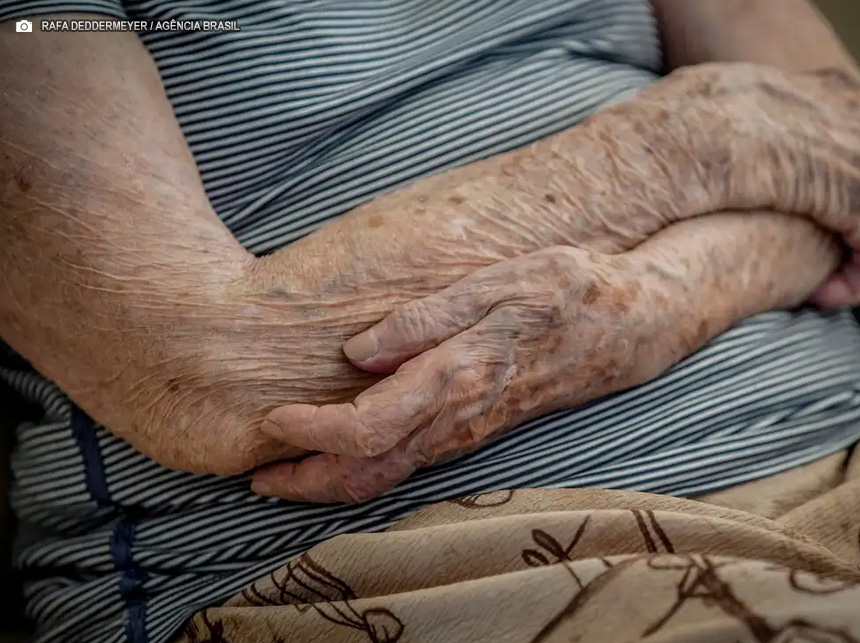 SUS terá primeiro medicamento para demência associada ao Parkinson