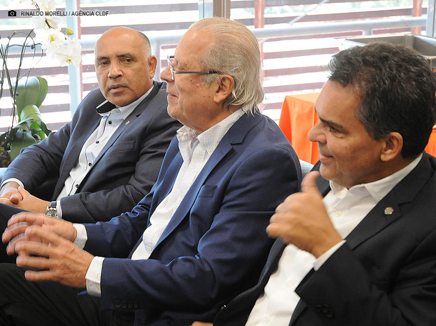 “Não podemos deixar que o Brasil perca o rumo por conta de crises políticas”, diz José Dirceu em visita à CLDF