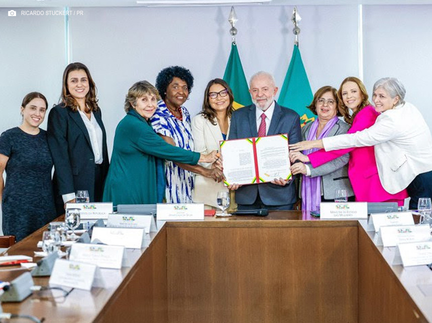 Presidente Lula sanciona lei que fortalece o combate integrado à violência doméstica e familiar contra a mulher