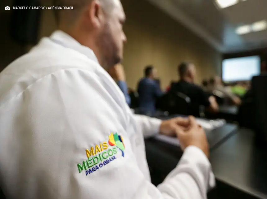 Saúde reajusta bolsa do Mais Médicos em 8,4%