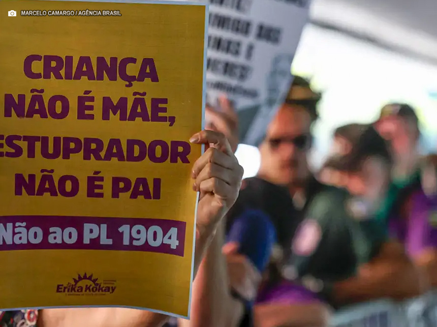 Brasília: mulheres fazem ato contra PL que equipara aborto a homicídio