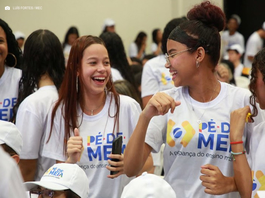 Mais de 29 mil alunos do Distrito Federal recebem 4ª parcela do Pé-de-Meia a partir desta quarta (26/6)