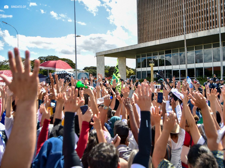 DF inicia semana com greve dos técnicos em Enfermagem. Jorge Vianna aponta necessidade de diálogo com o governo