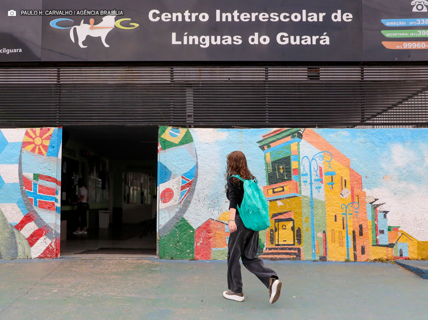 Estudantes têm até terça (9) para se inscrever nos centros interescolares de línguas (CILs)
