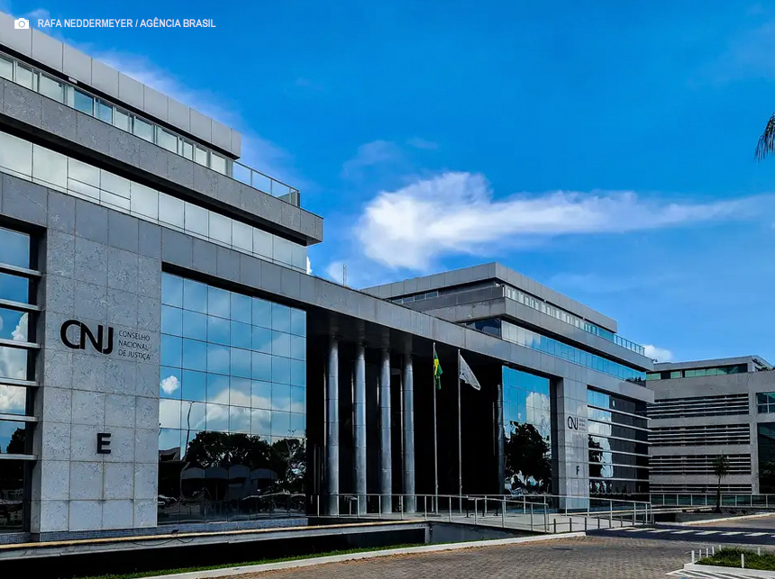 CNJ afasta desembargador do Paraná que falou em mulheres loucas atrás de homens