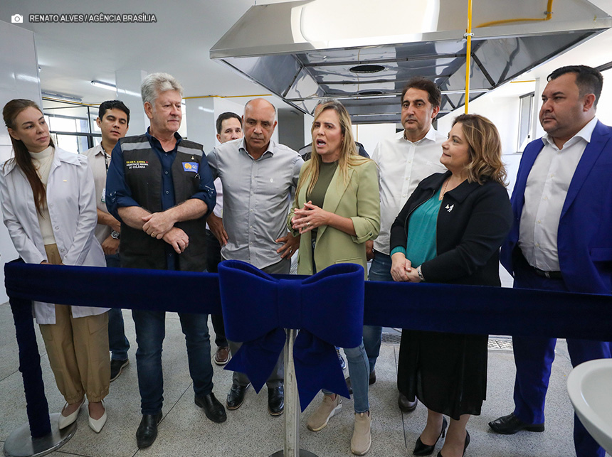 Celina Leão inaugura reforma da cozinha do Hospital Regional de Ceilândia