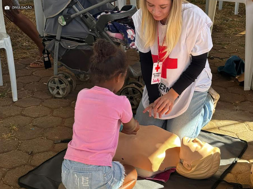 Cruz Vermelha leva primeiros socorros à região da Estrutural