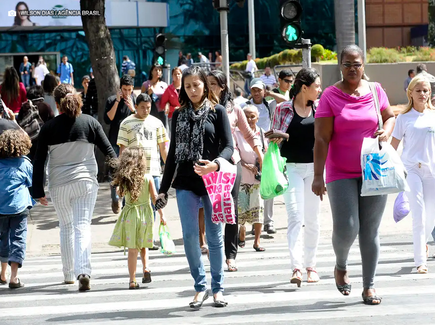 Desemprego no país cai para 6,9%, menor índice do trimestre desde 2014