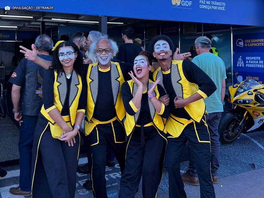 Palestra conta com apresentações em homenagem a mulheres no trânsito