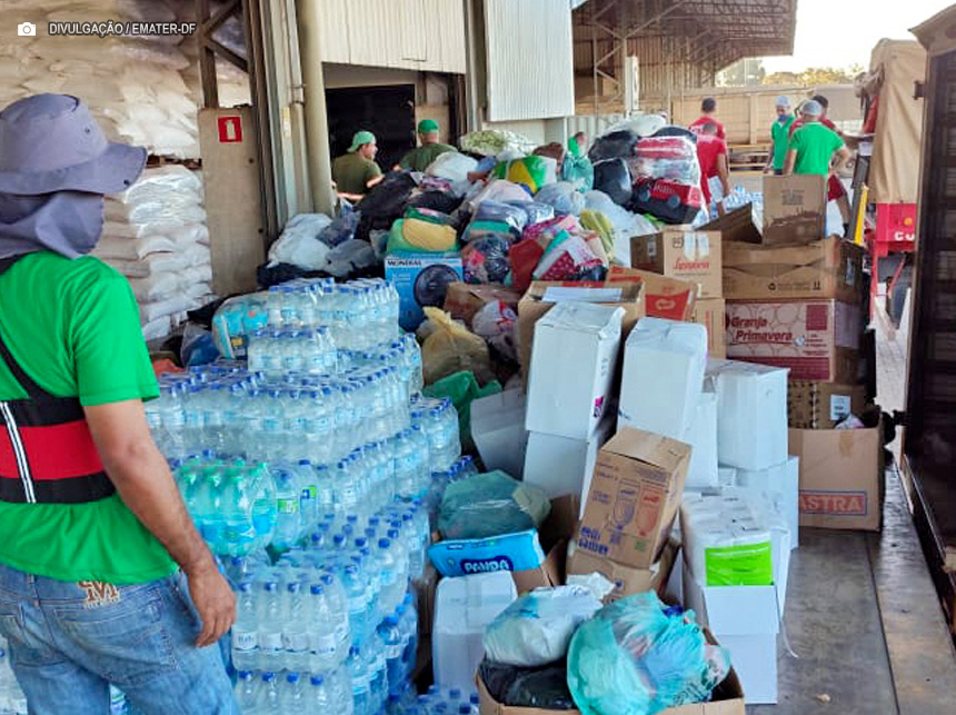 Mais de 30 toneladas de doações são enviadas a agricultores atingidos pelas enchentes no Rio Grande do Sul