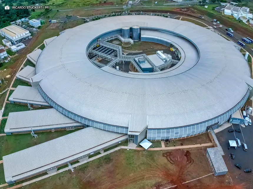 Governo lança iniciativa de R$ 1 bilhão para laboratório científico