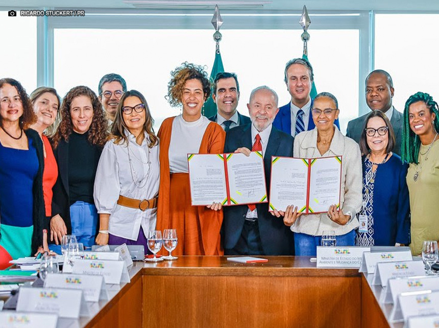 Lula sanciona lei que amplia prazos para pais e mães acadêmicos em conclusões de cursos