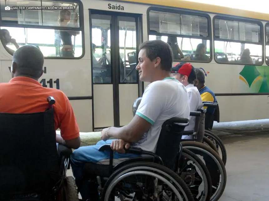 “Cidades são hostis às pessoas com deficiência”, afirma secretária