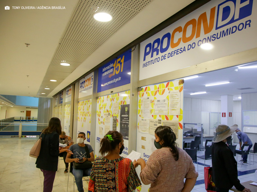 Lei proíbe que lojistas cobrem dados pessoais de consumidores no DF